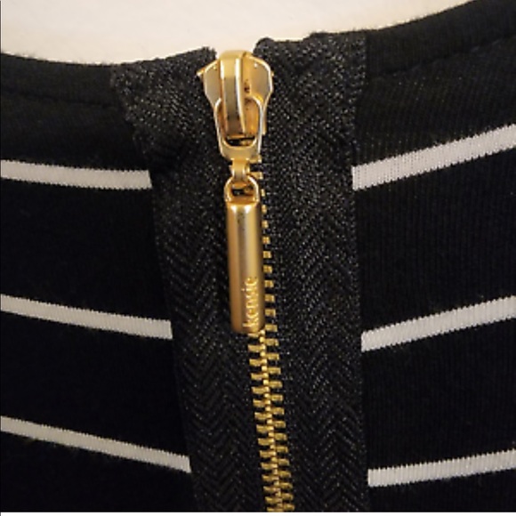 Black and white striped dress with gold zipper - Picture 4 of 5